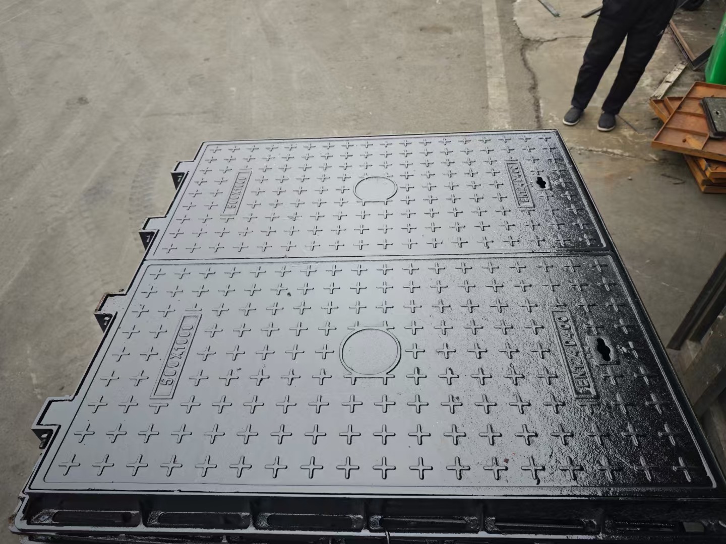 Double-leaf Square Manhole Cover 1000 × 1000 (HT-086)