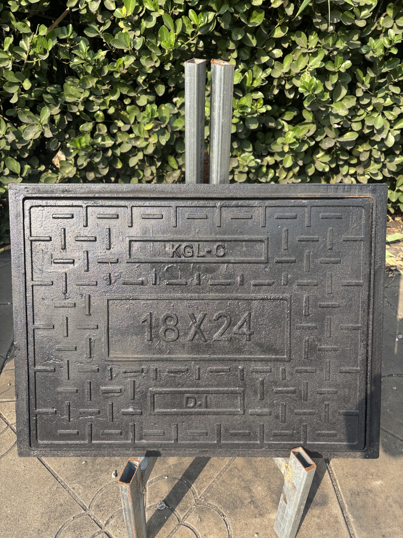 Lightweight Square Manhole Cover 410 × 550 (HT-089)