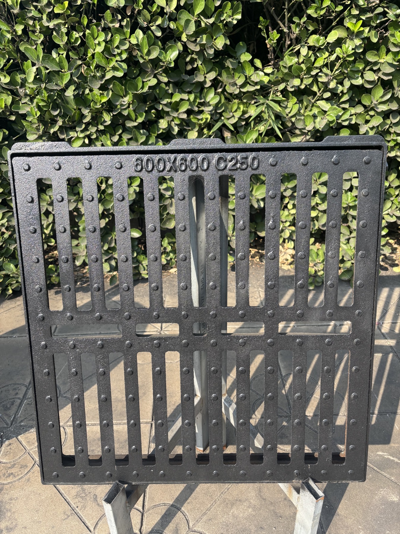 Framed Drainage Grating 600 × 635 (HT-092)